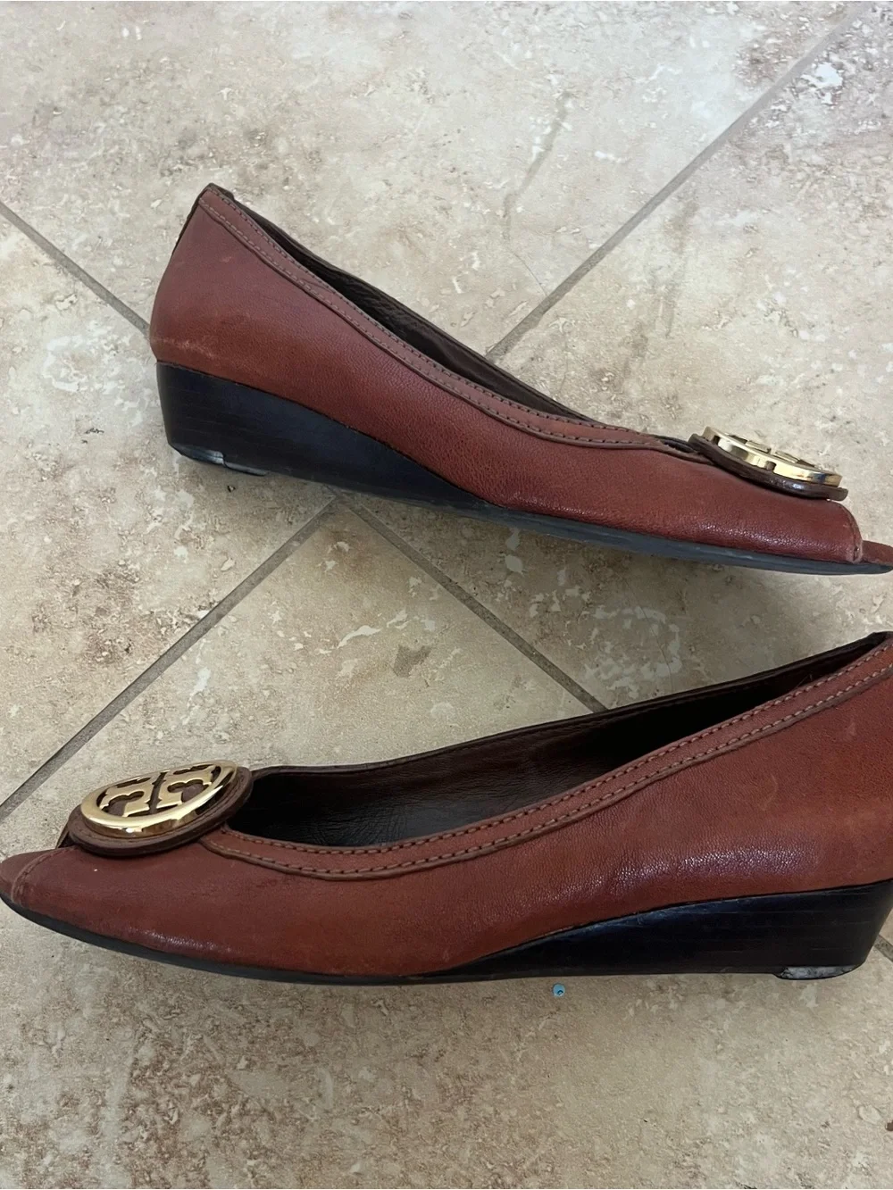 Tory Burch Women's Brown Leather Peep-Toe Carol Wedges 6M